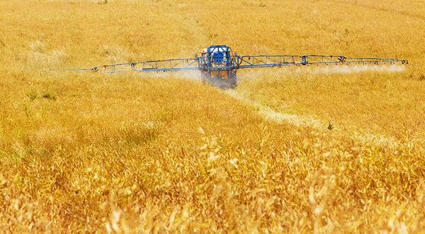 US farmers change planting plans due to shortages of agricultural chemicals