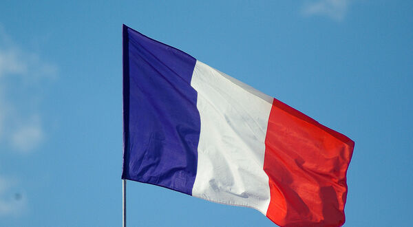 Macron confirms third French bio-refinery producing biofuels and SAF in southwest France