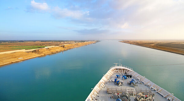 Suez toll revenue drops by 60% and canal tests two-way traffic