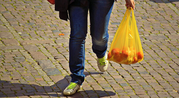 Amazon trials bio-based delivery bags in Spain